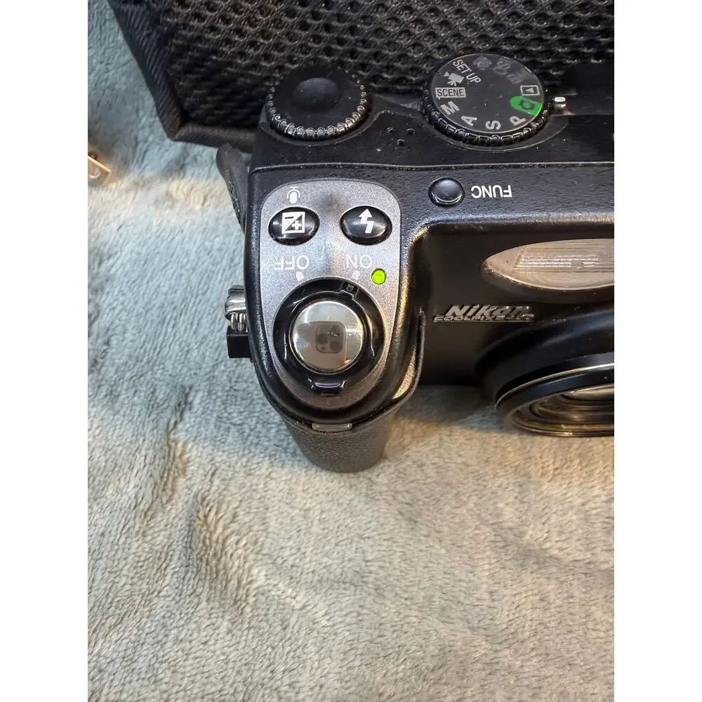 Nikon Coolpix 5400 Digital Camera Bundle Battery Charger SD Card Tripod Case